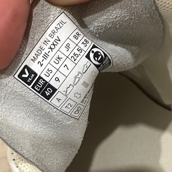 Veja V-10 All White Colorway Casual Sneakers Size 9 - Picture 6 of 6